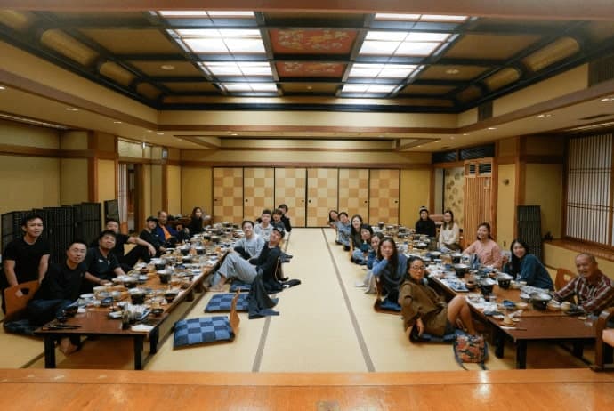團友一同享用日式料理