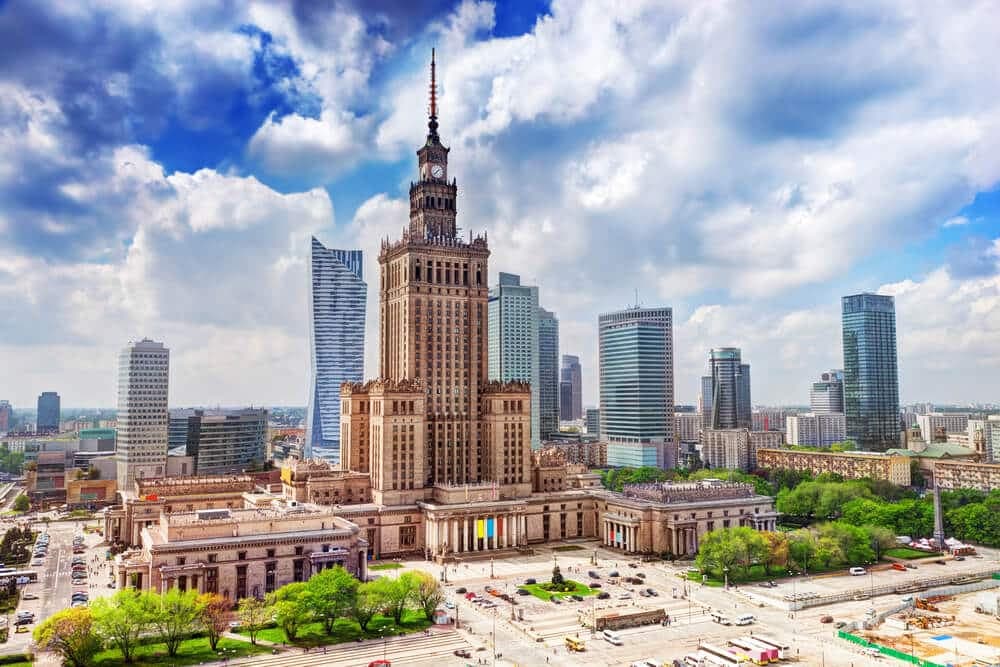 蘇聯贈送的社會主義現實主義建築，現為博物館、劇院與觀景台。