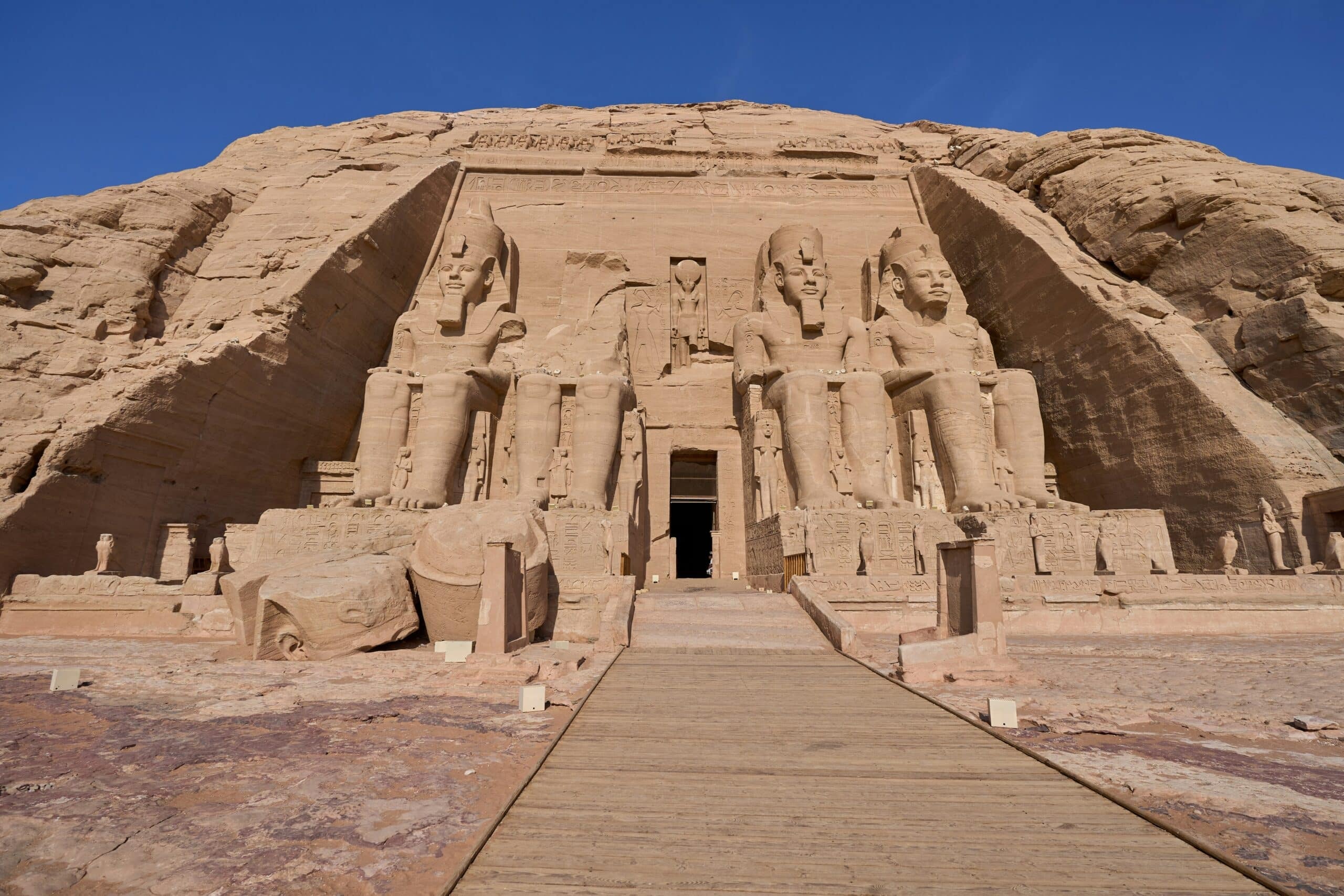 阿布辛貝神殿 Abu Simbel:從太陽奇蹟到 UNESCO 的人類文化壯舉