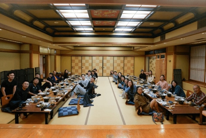 團友一同享用日式料理
