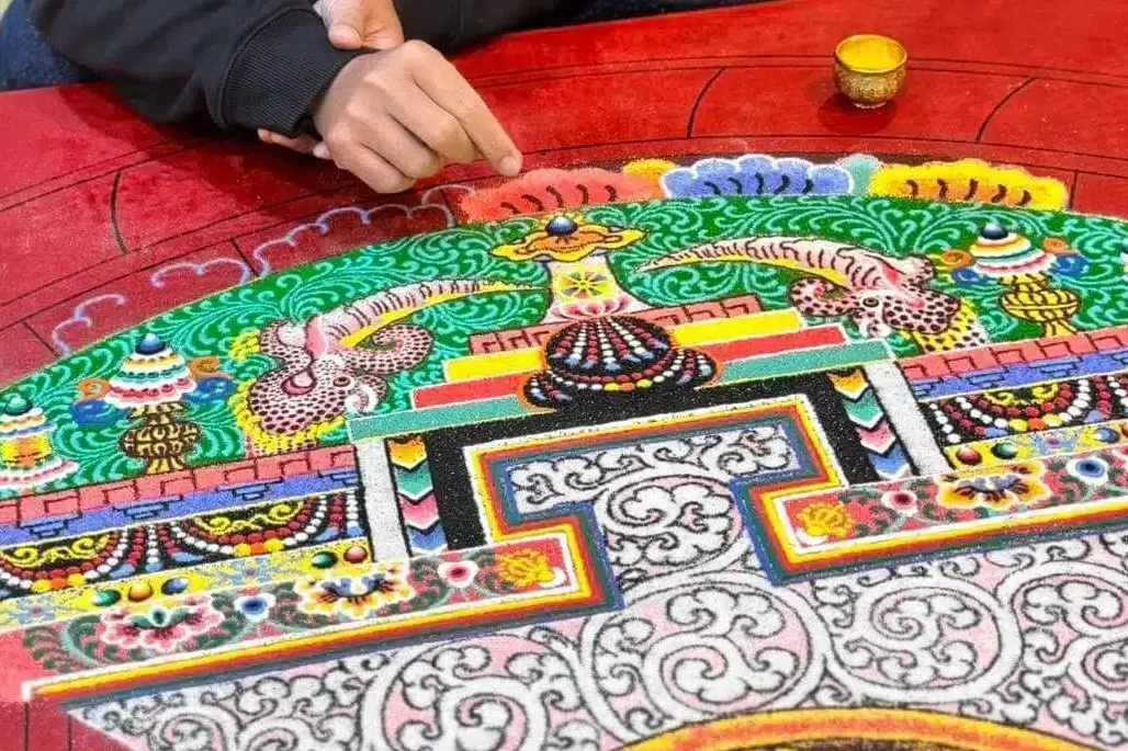 製作壇城沙畫 Sand Mandala