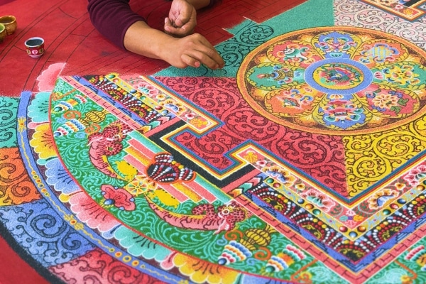 製作壇城沙畫 Sand Mandala