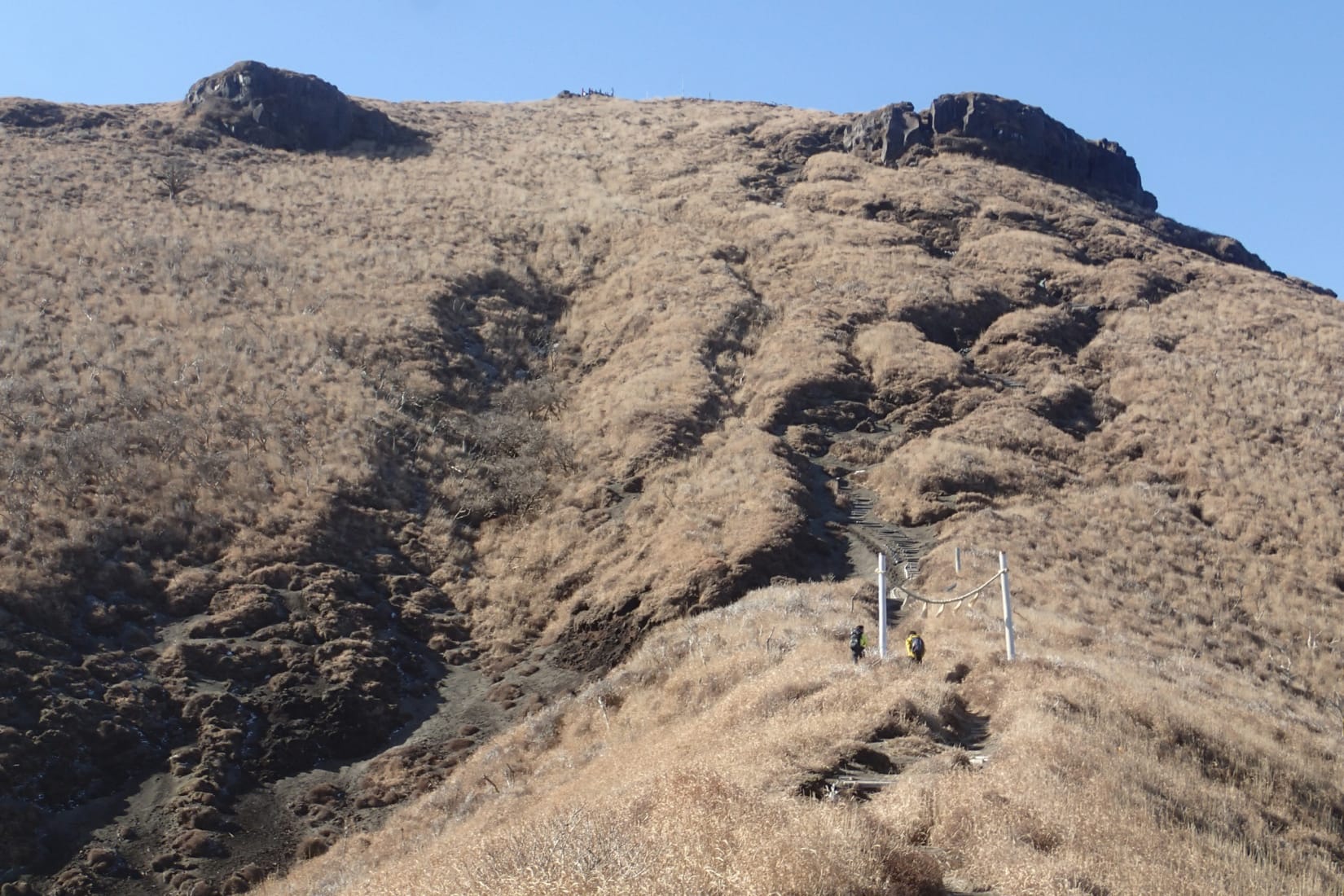 登上高千穗峰 Mount Takachiho trekking