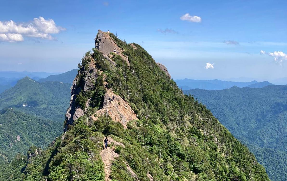 登上石鎚山，日本西部最高的山峰