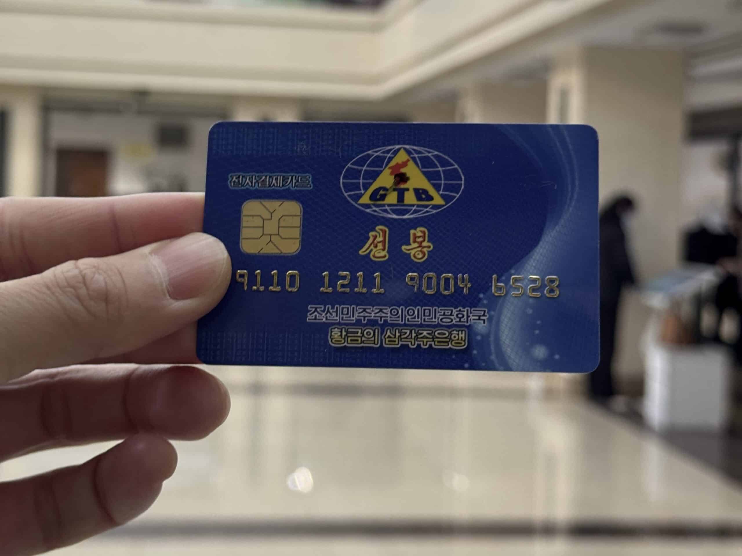 到訪「金三角」銀行，開當地信用卡