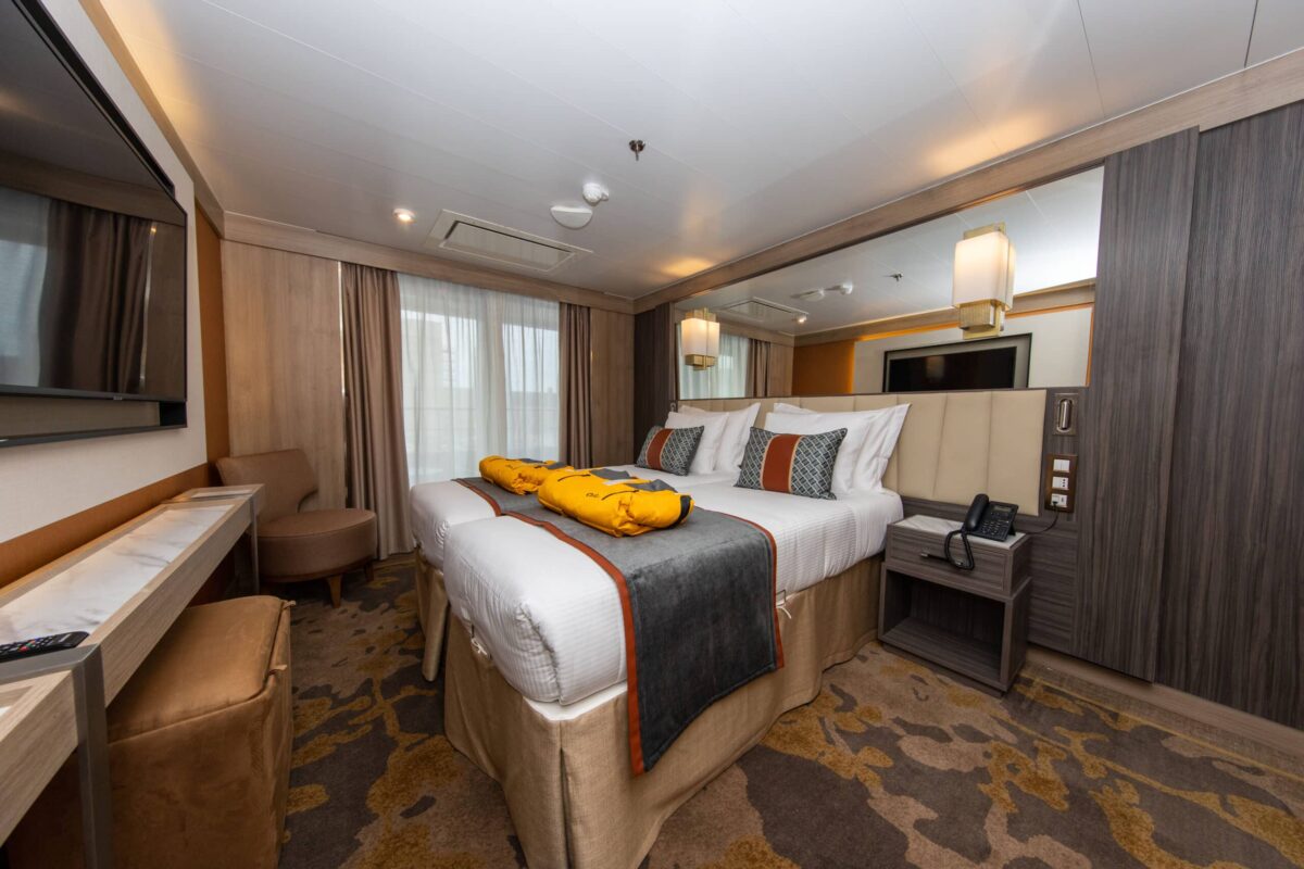 Quark Expeditions_World Explorer_Deluxe Suite_Suite 534 (4)
