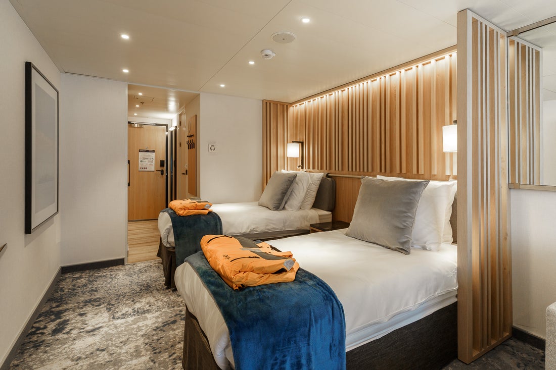 Explorer Suite 大窗套房