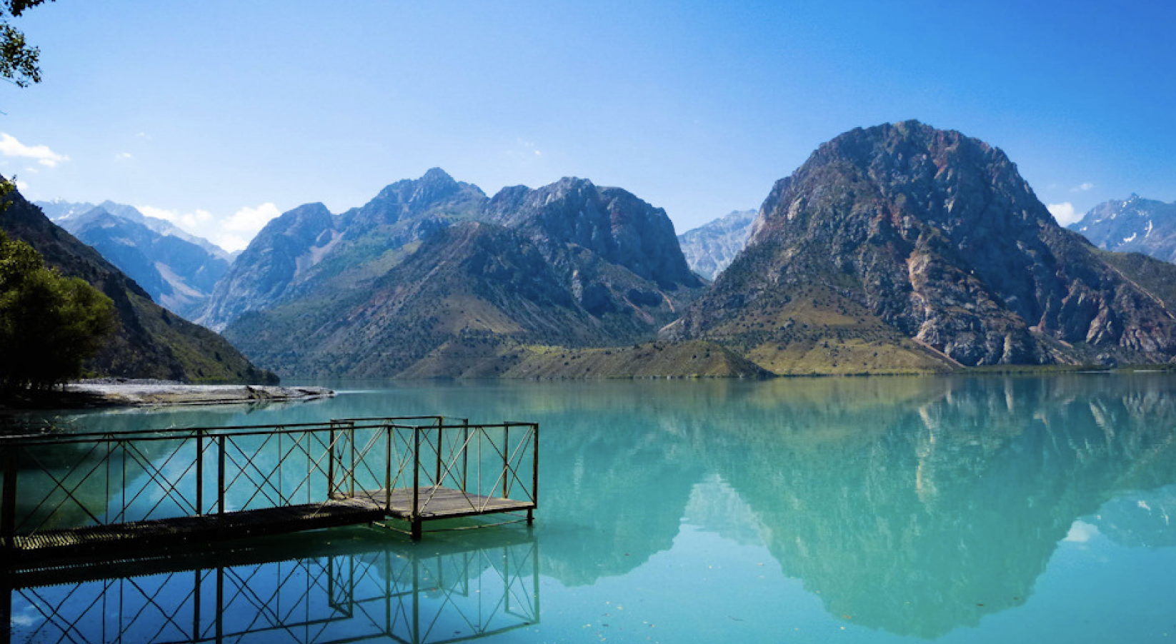 伊斯坎德爾湖  Iskanderkul Lake