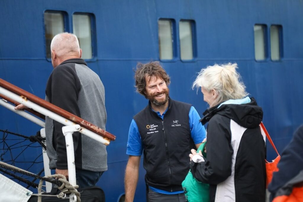 感受業界最強 1:6 隊員乘客比例，由極地專家提供全方位專業照顧