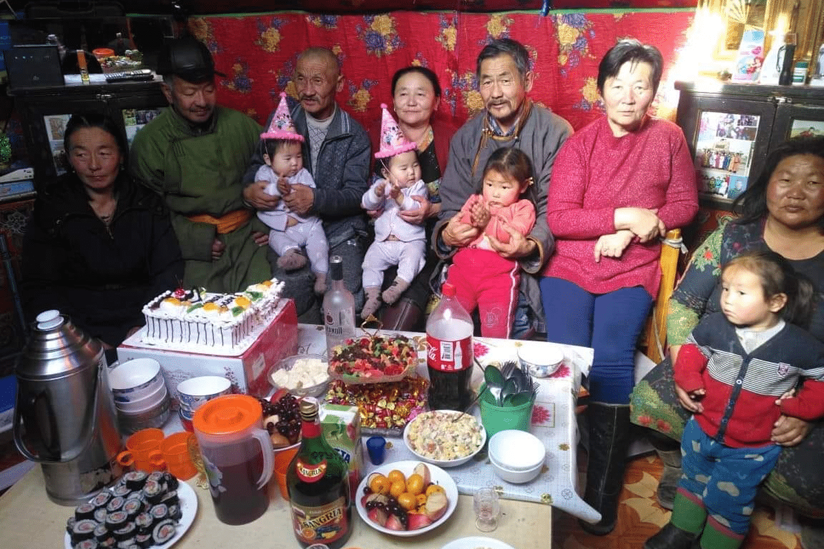 拜訪當地遊牧家庭，了解蒙古牧民在寒寒冬日的生活模式