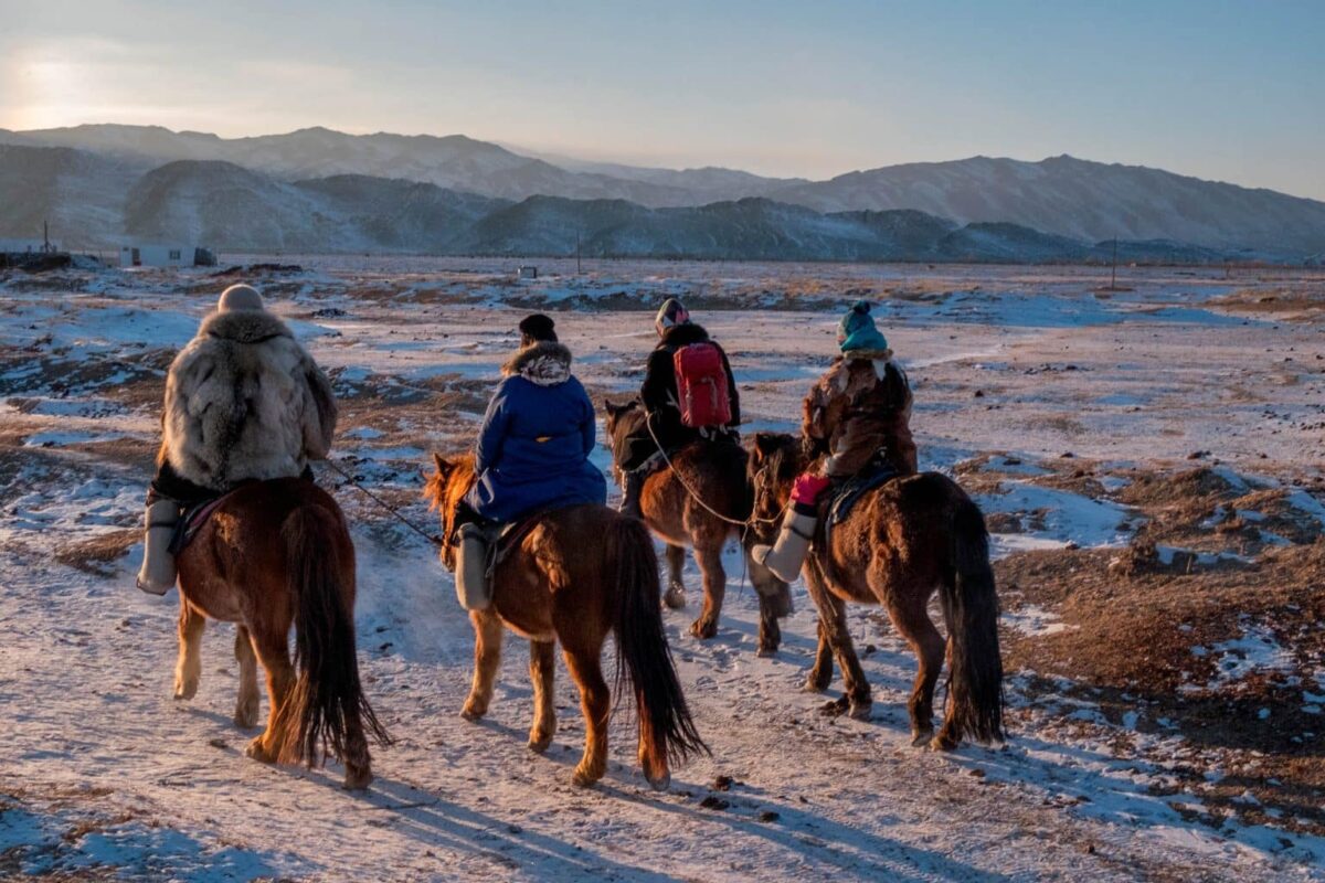 騎馬體驗，遊走蒙古雪地山林