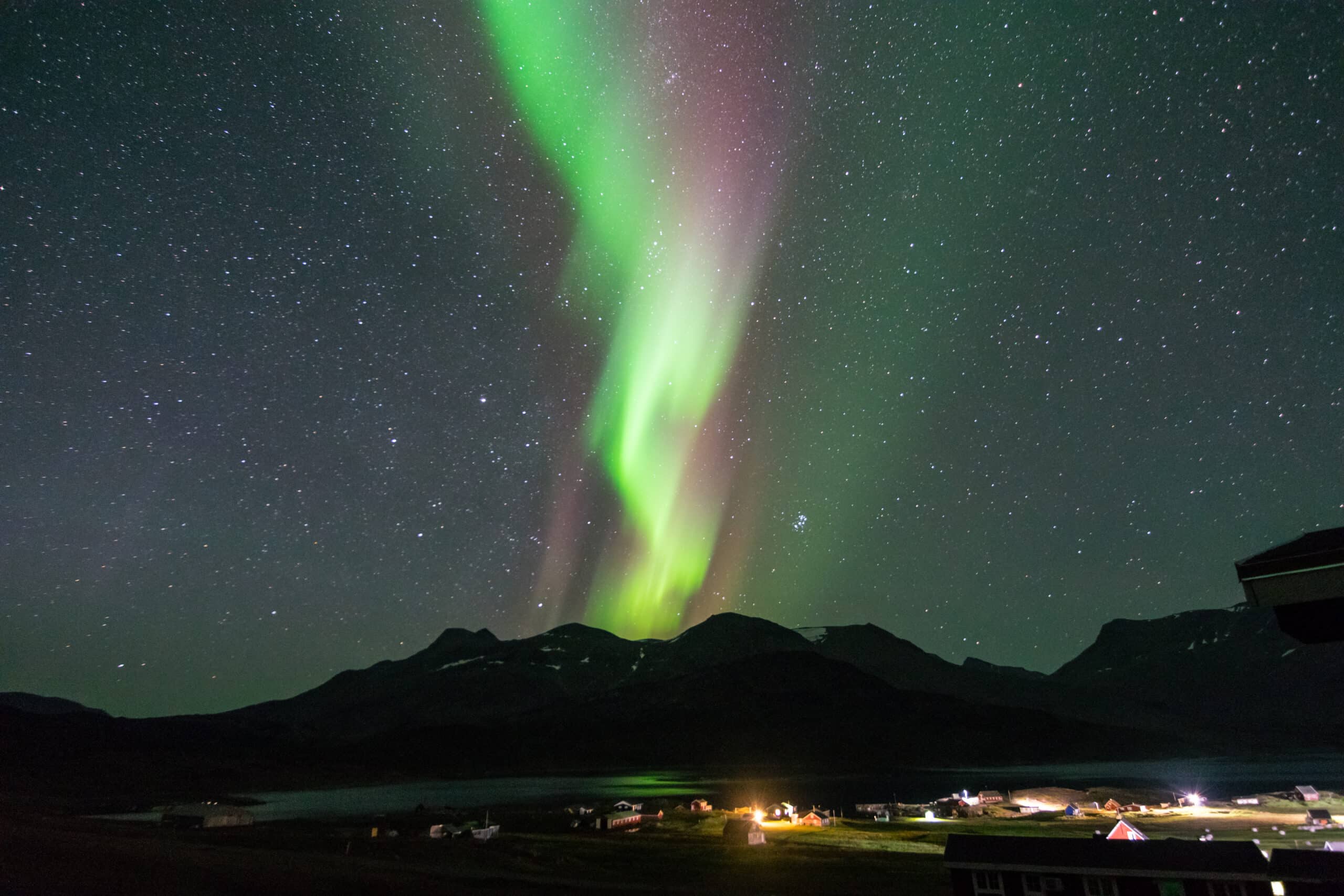 親眼觀測極光，感受天文奇景。
