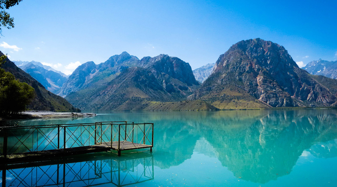 伊斯坎德爾湖  Iskanderkul Lake