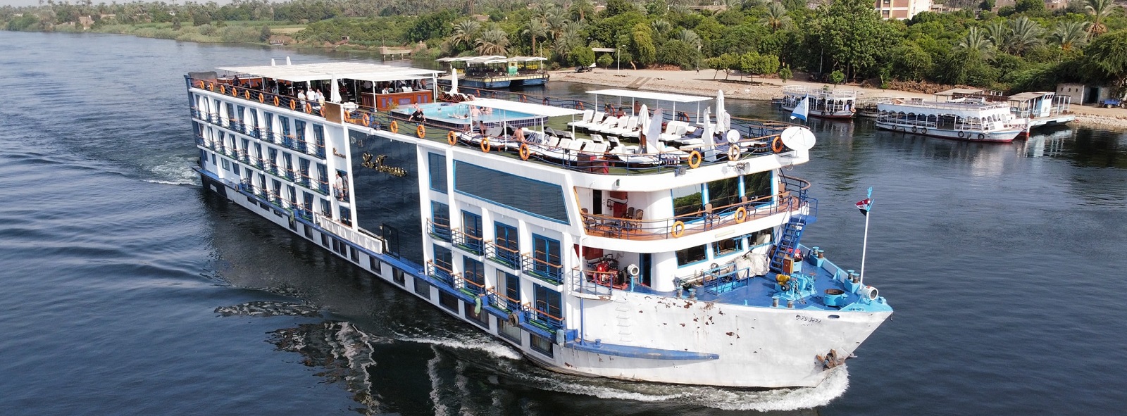 登船尼羅河河輪  Boarding the Nile Cruise