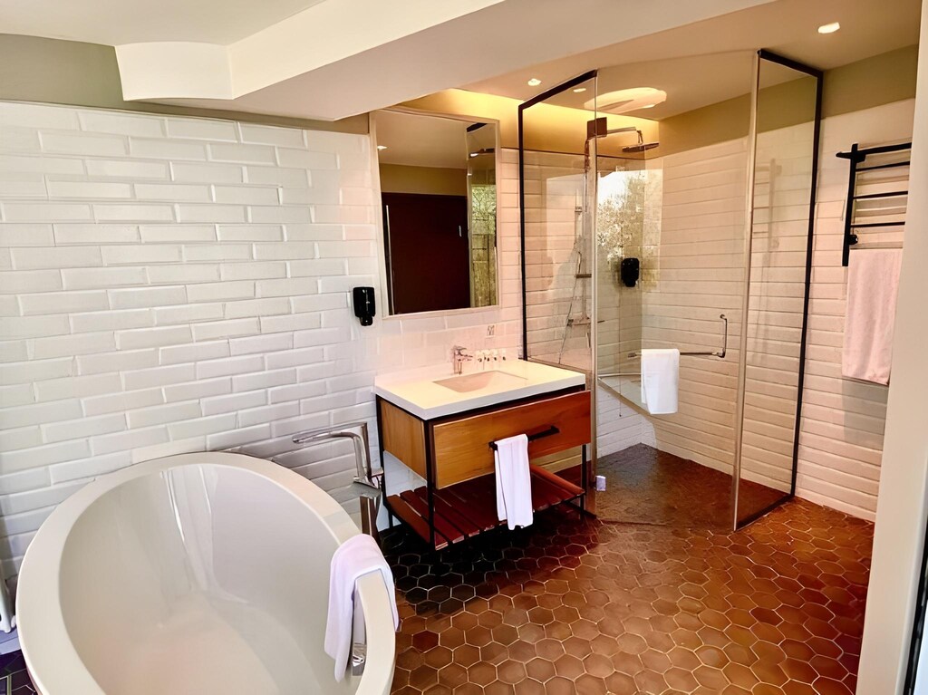 Sadu Hotel